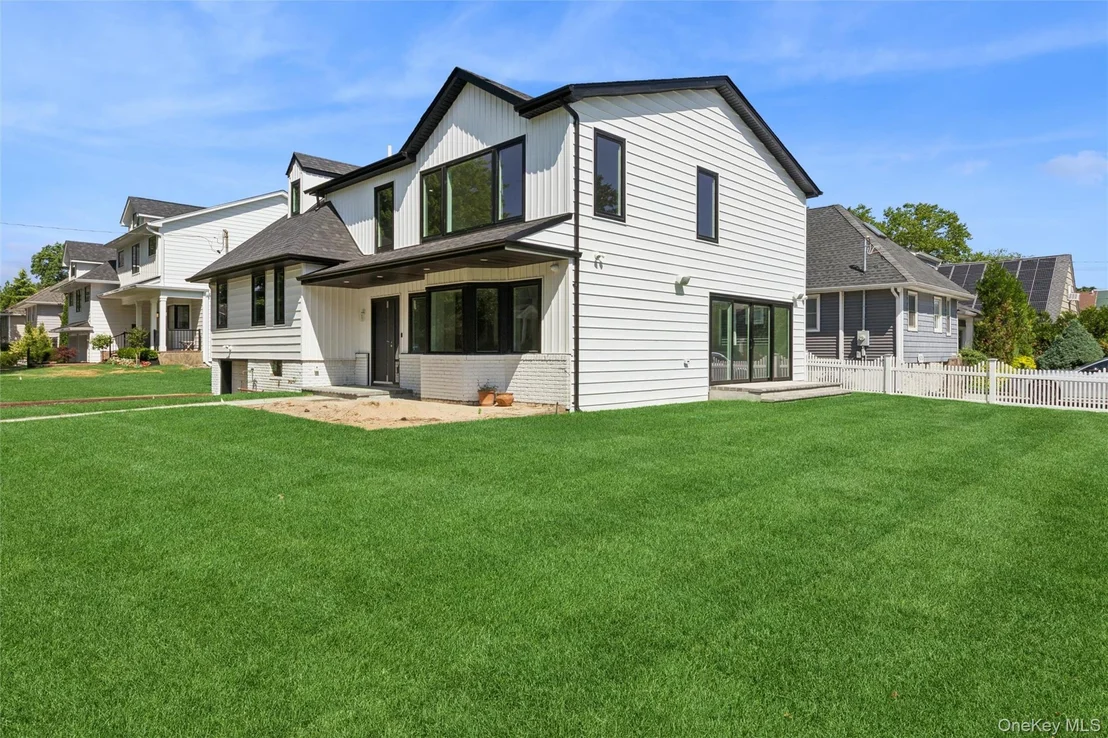 Photo of 934 Eileen Terrace