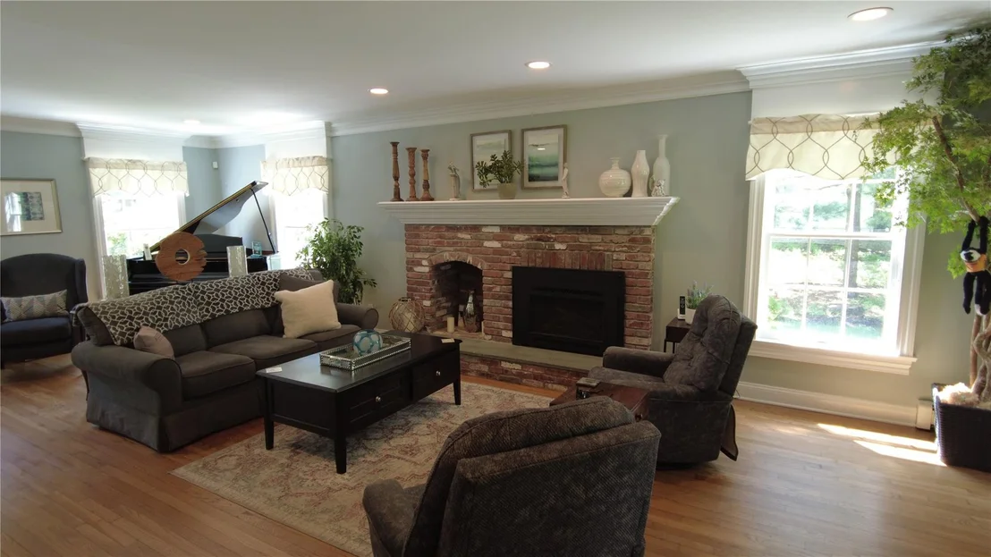 Photo of 9 Deerfield Drive