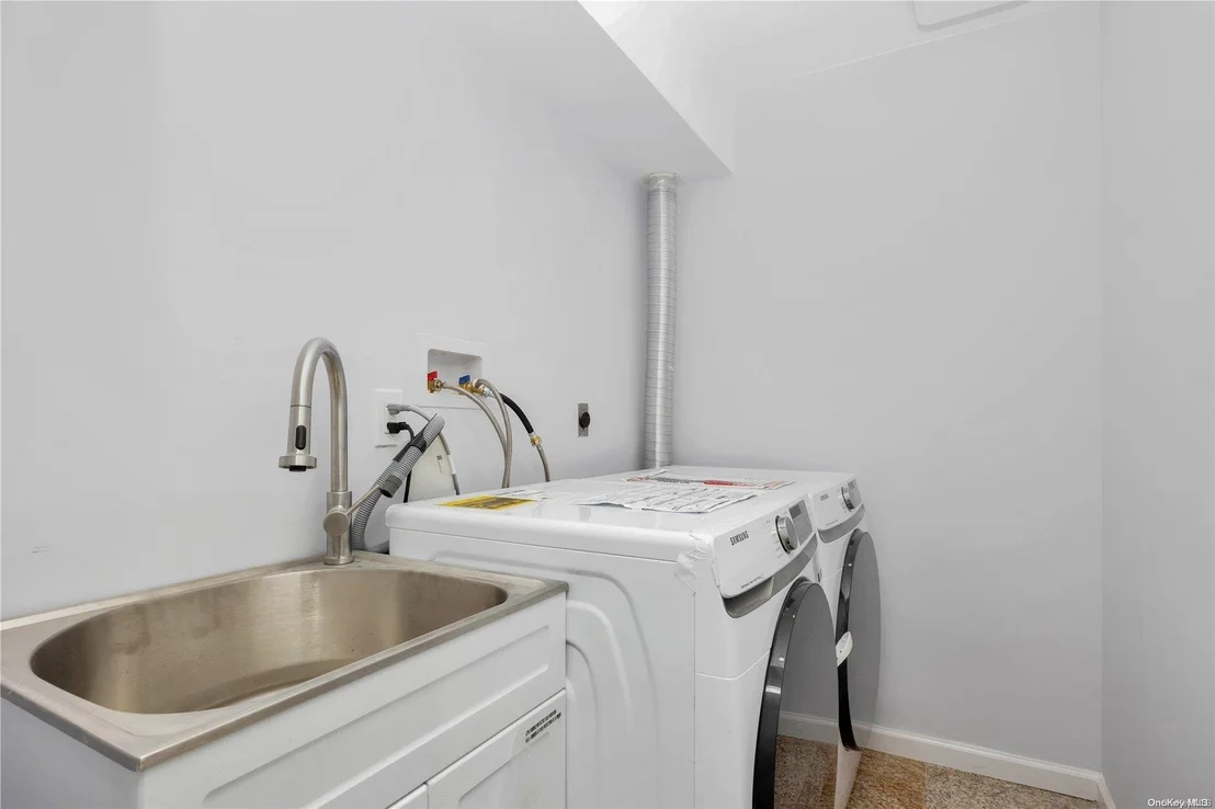 Photo of 324 Clocks Boulevard