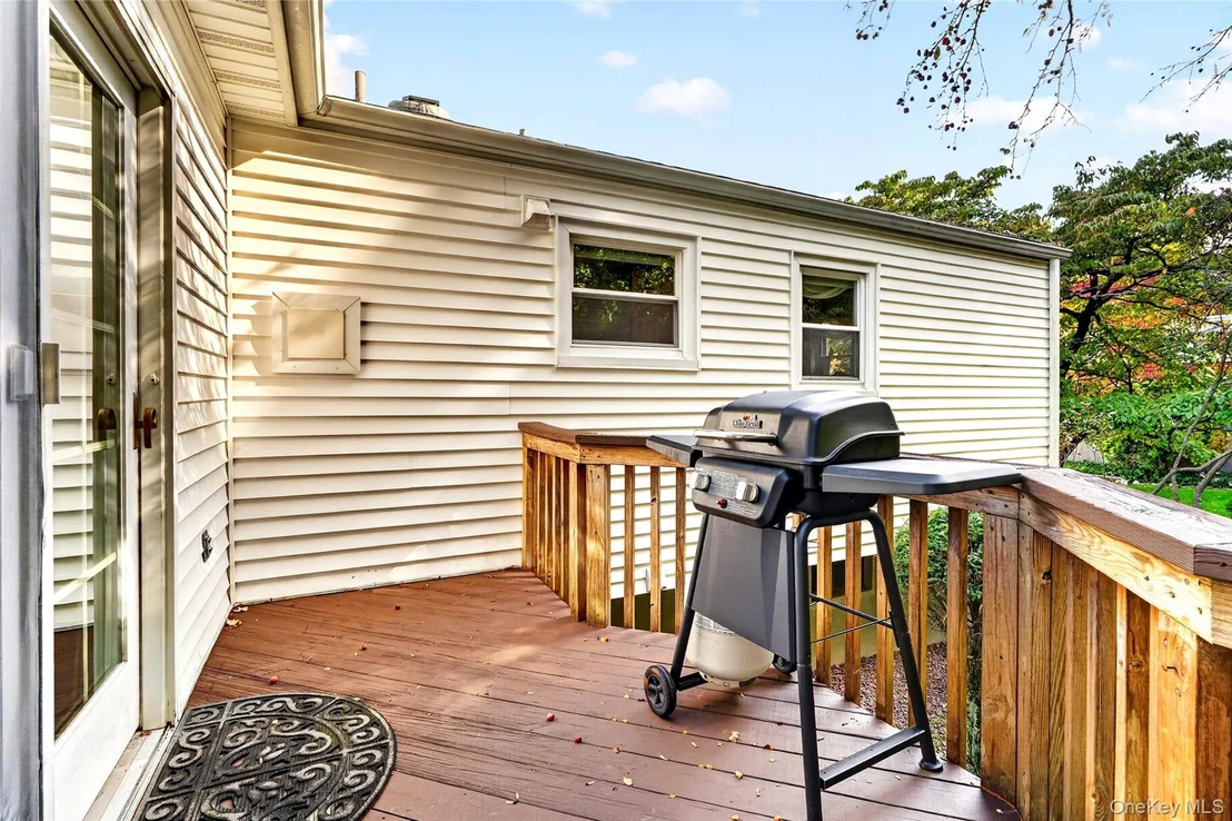 Photo of 32 Sengstacken Drive