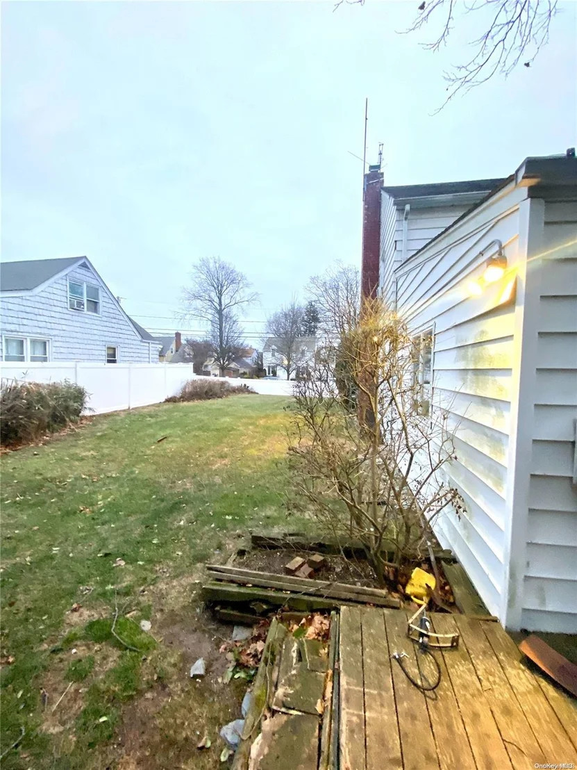 Photo of 160 Sweezy Avenue