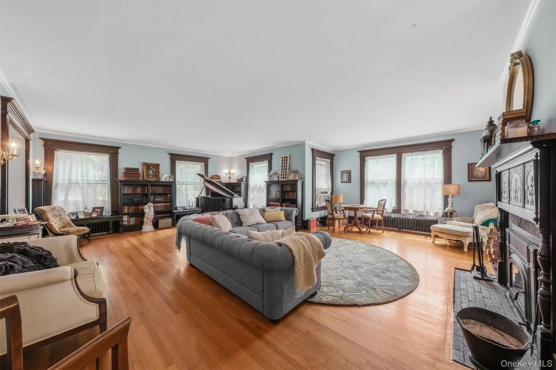 Photo of 83 Hooker Avenue
