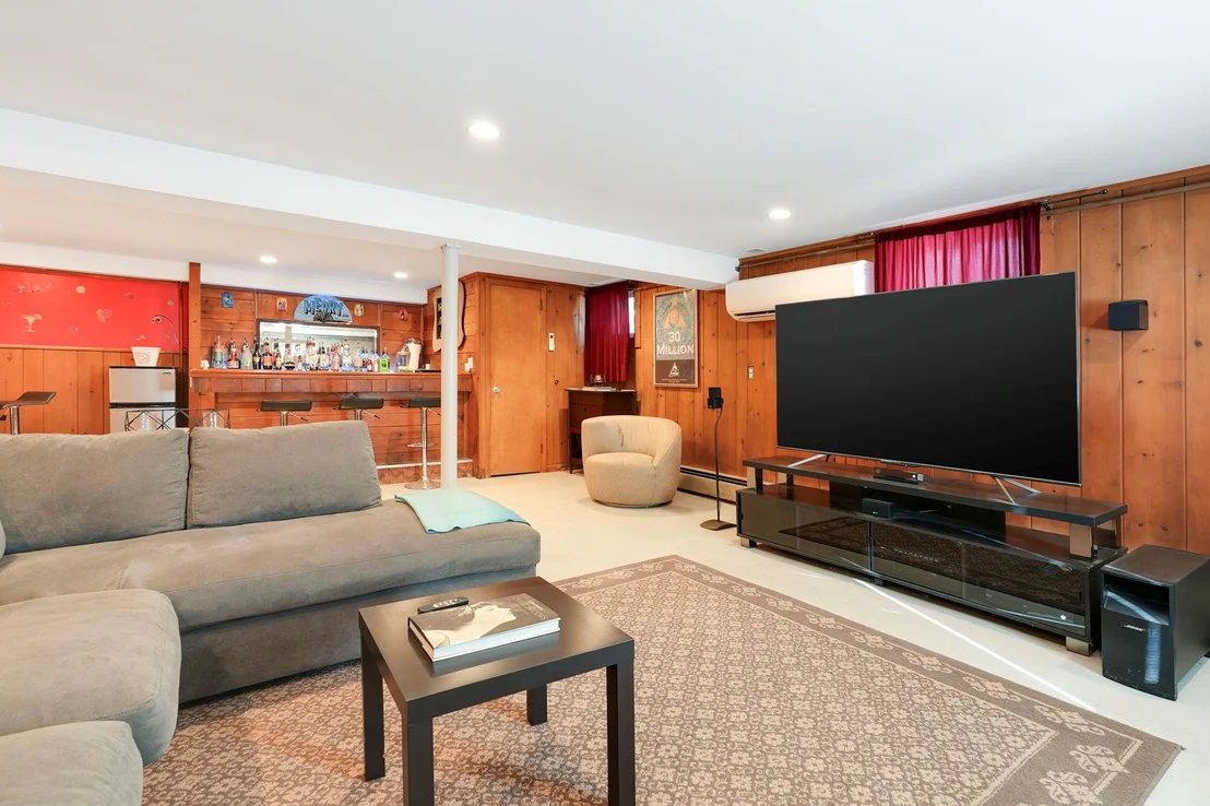 Photo of 1457 Elm Street