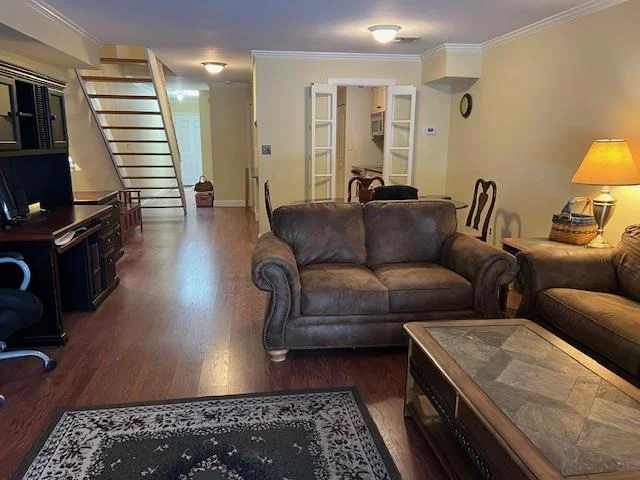 Photo of Unit 403 at 2355 Pershing Boulevard