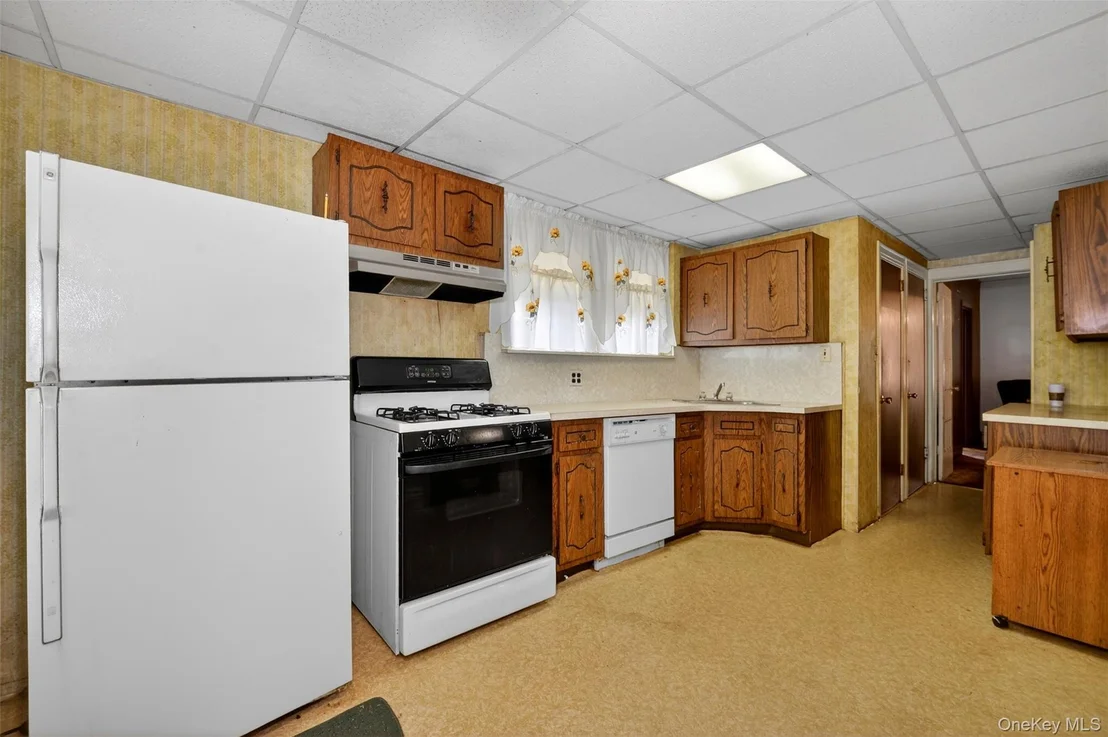 Photo of 3512 Utopia Parkway