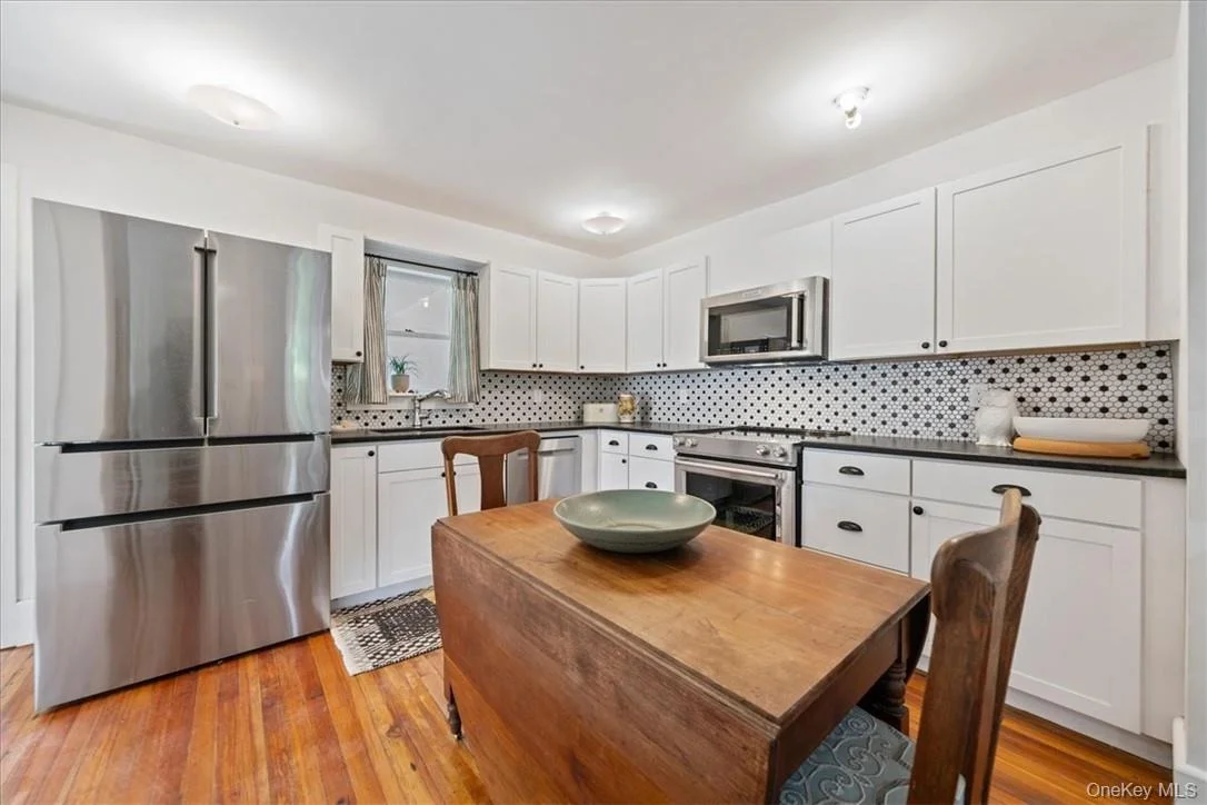 Photo of 2585 River Road