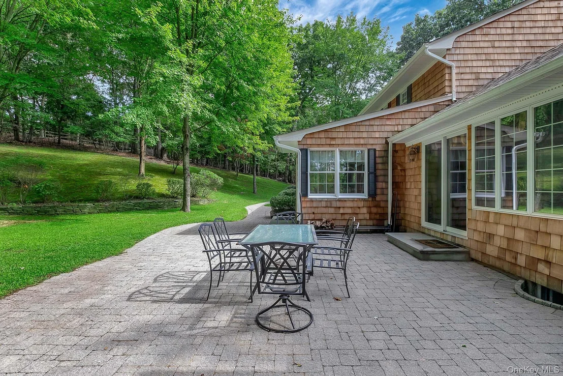 Photo of 451 River Road