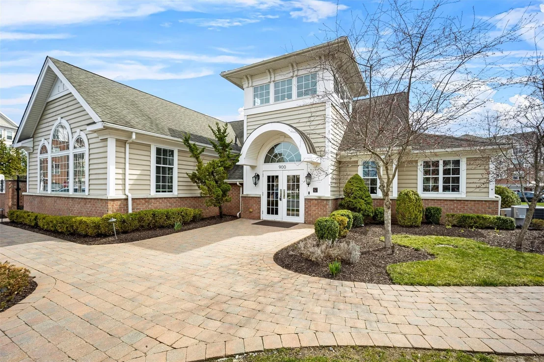 Photo of 521 Regency Drive