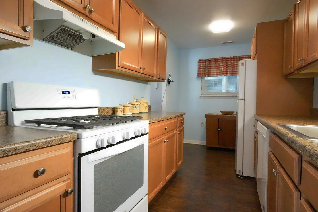 Photo of Unit F at 902 Commons Way