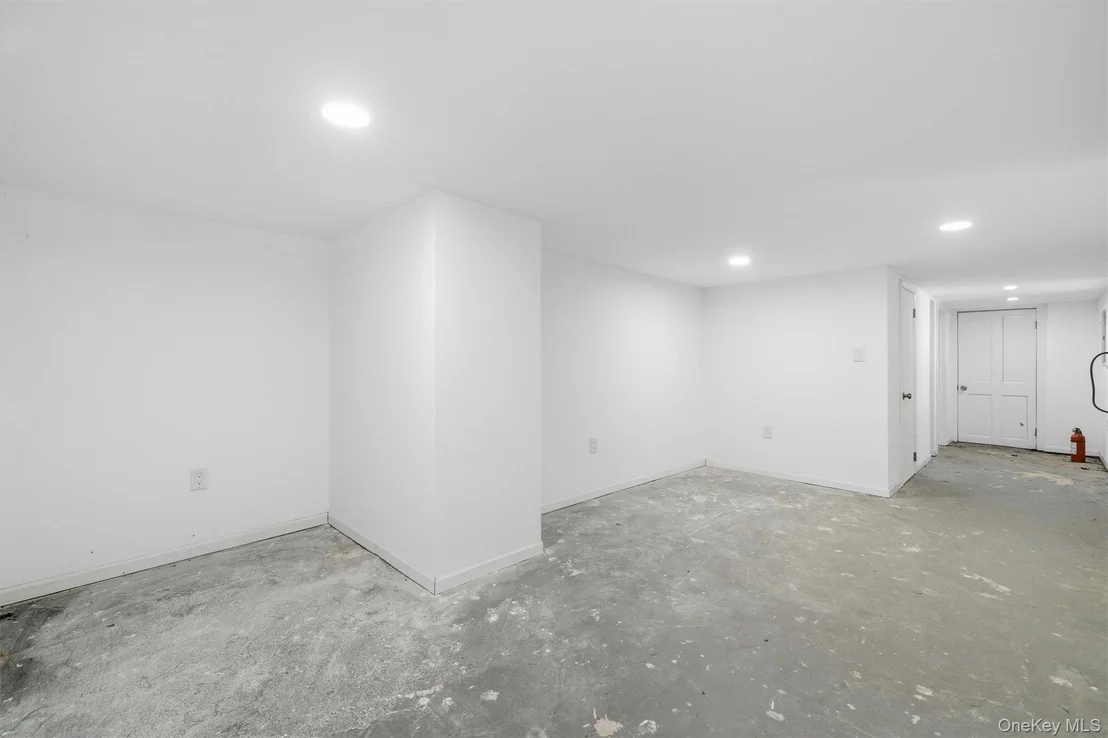 Photo of 669 N Division Street