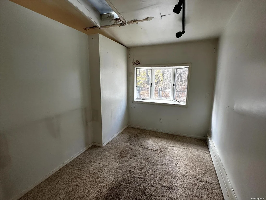 Photo of 2468 River Road