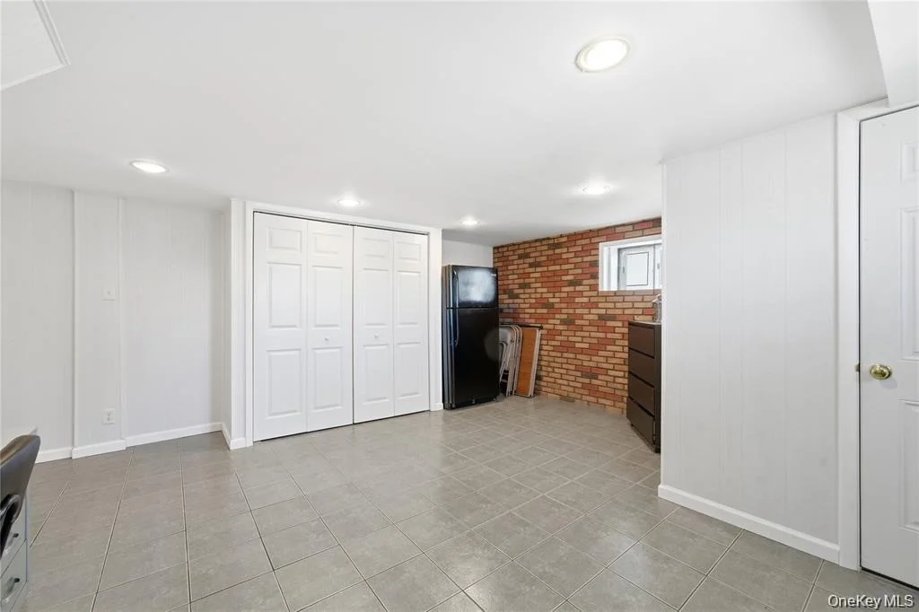 Photo of 3094 Riverside Drive