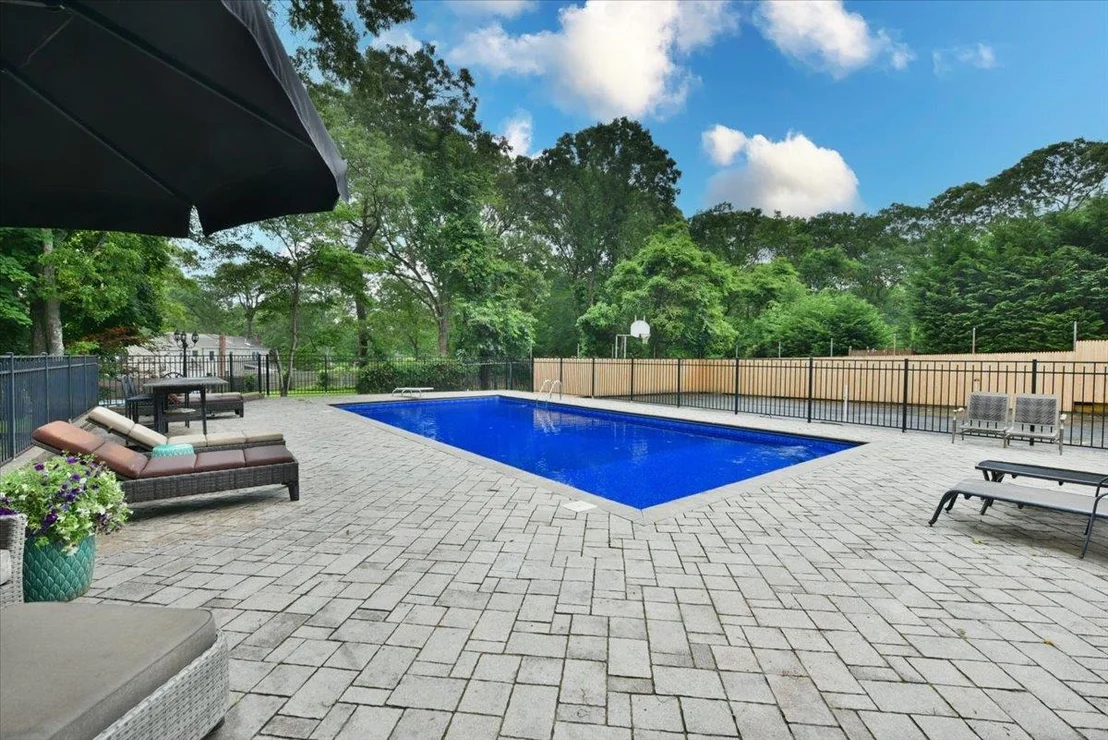 Photo of 41 Grassy Pond Drive