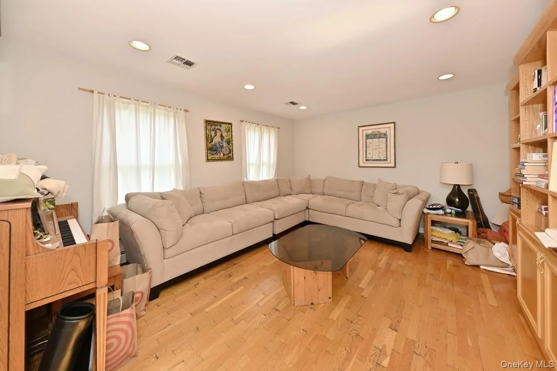 Photo of 14 Roble Road