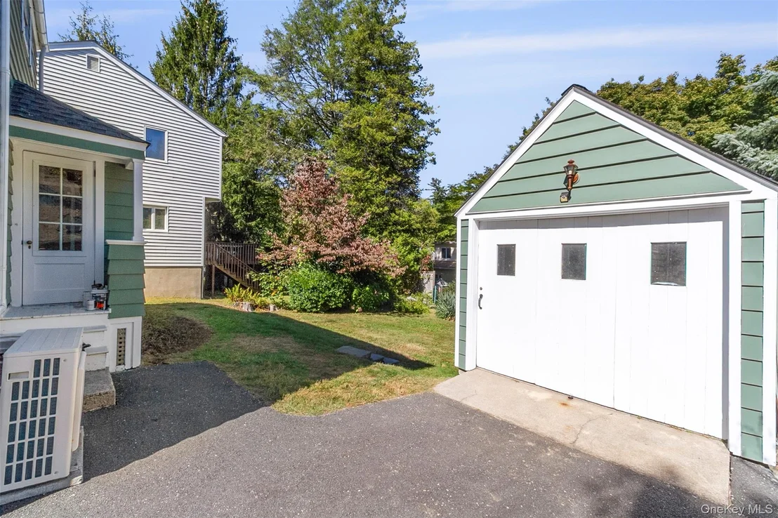 Photo of 15 Davis Avenue