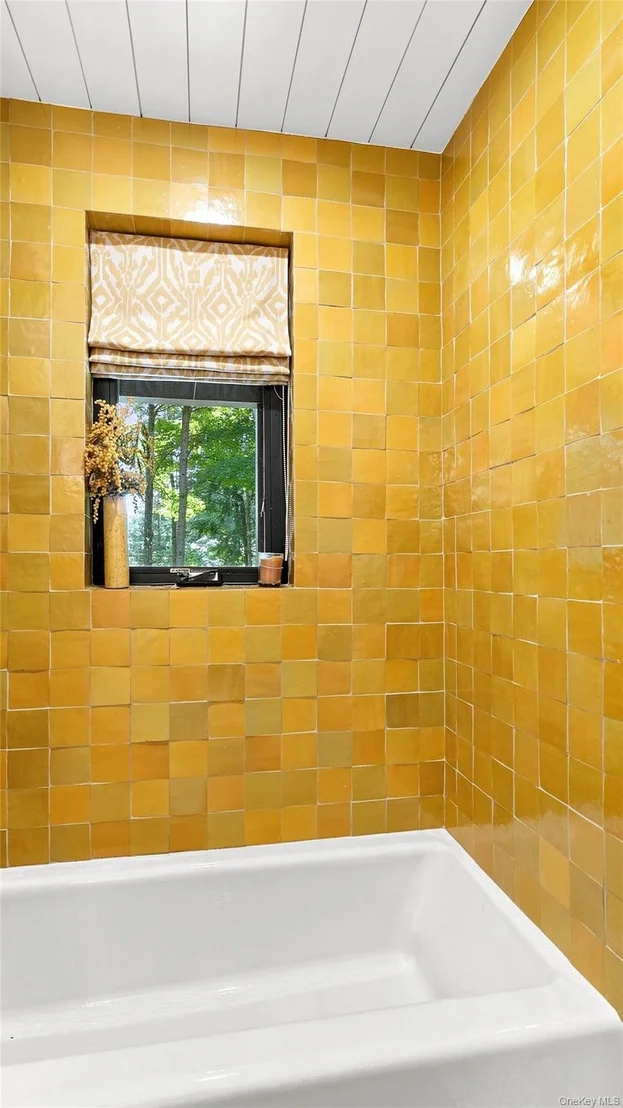 Photo of 1114 Barrett Circle W