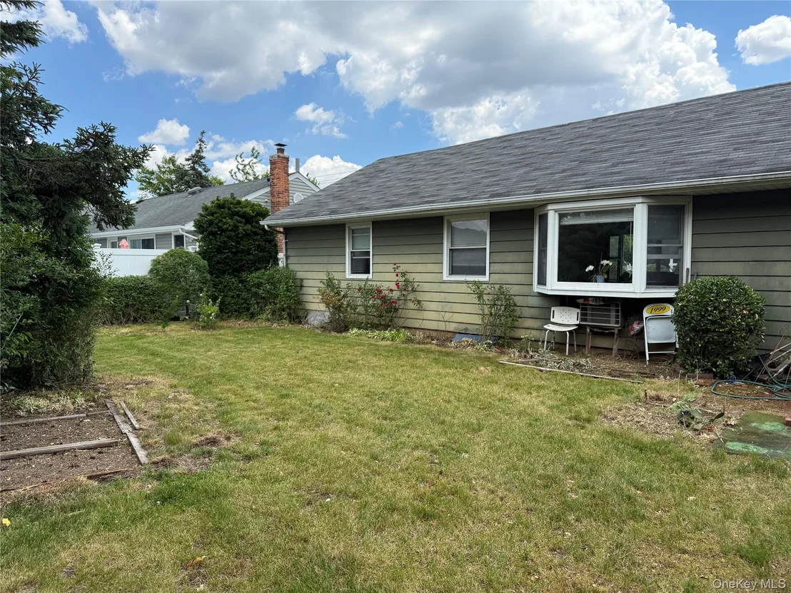Photo of 2582 Oceanside Road