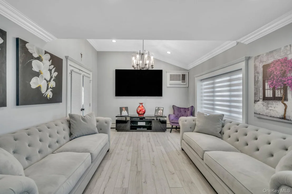 Photo of 29 Selden Boulevard