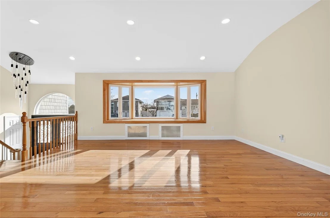 Photo of 38 S Oaks Boulevard
