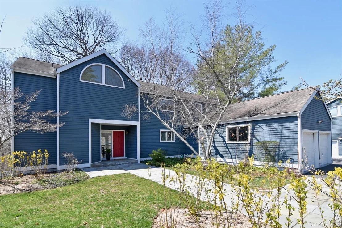 Photo of 153 Fieldpoint Drive
