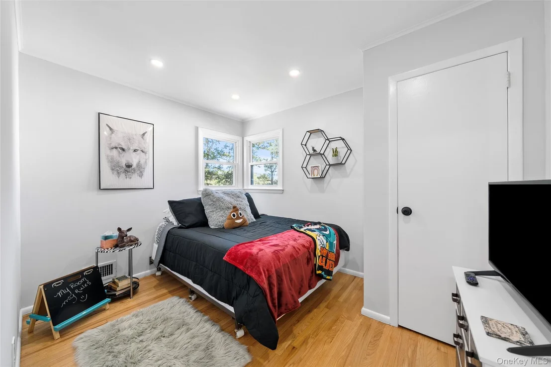 Photo of 98 Paula Boulevard