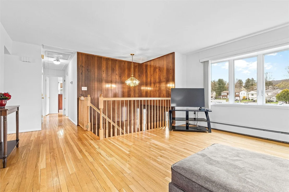 Photo of 18 Eakman Drive