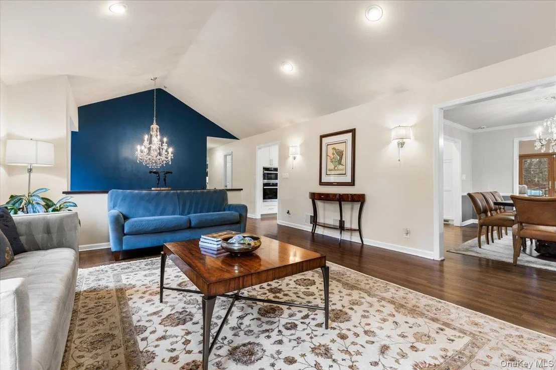 Photo of 14 Edgemont Circle