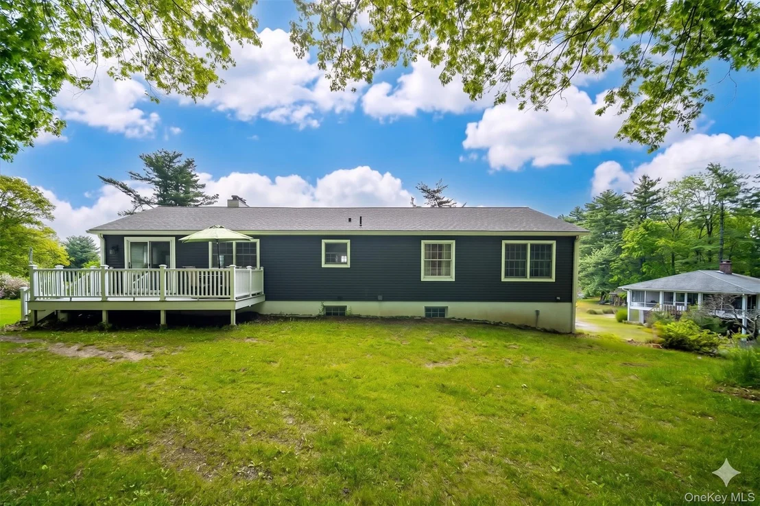 Photo of 553 Lake Road
