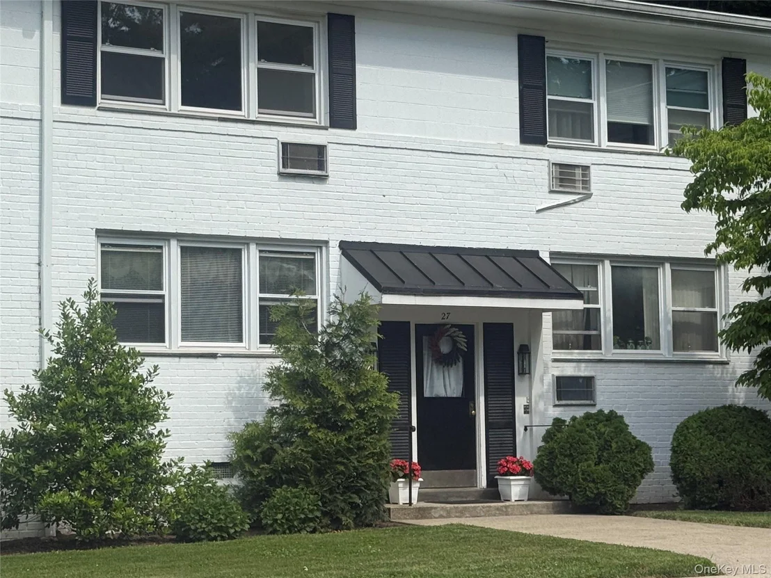 Photo of Unit D at 27 Avon Circle