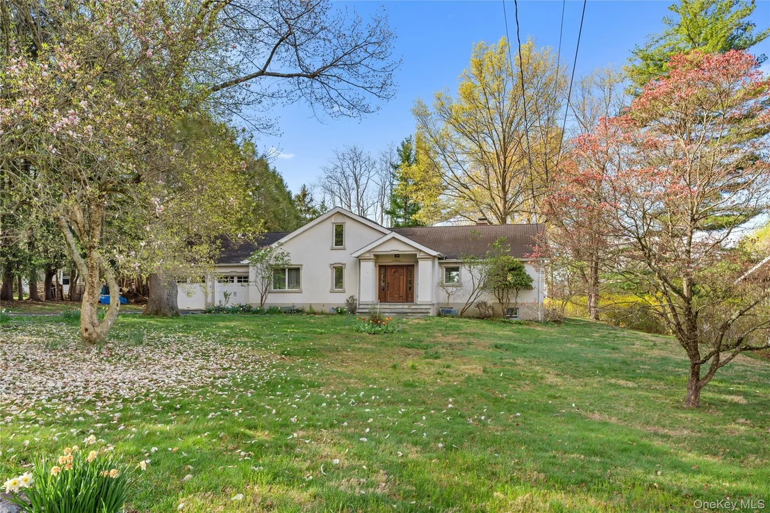 Photo of 8 Riverview Farm Road