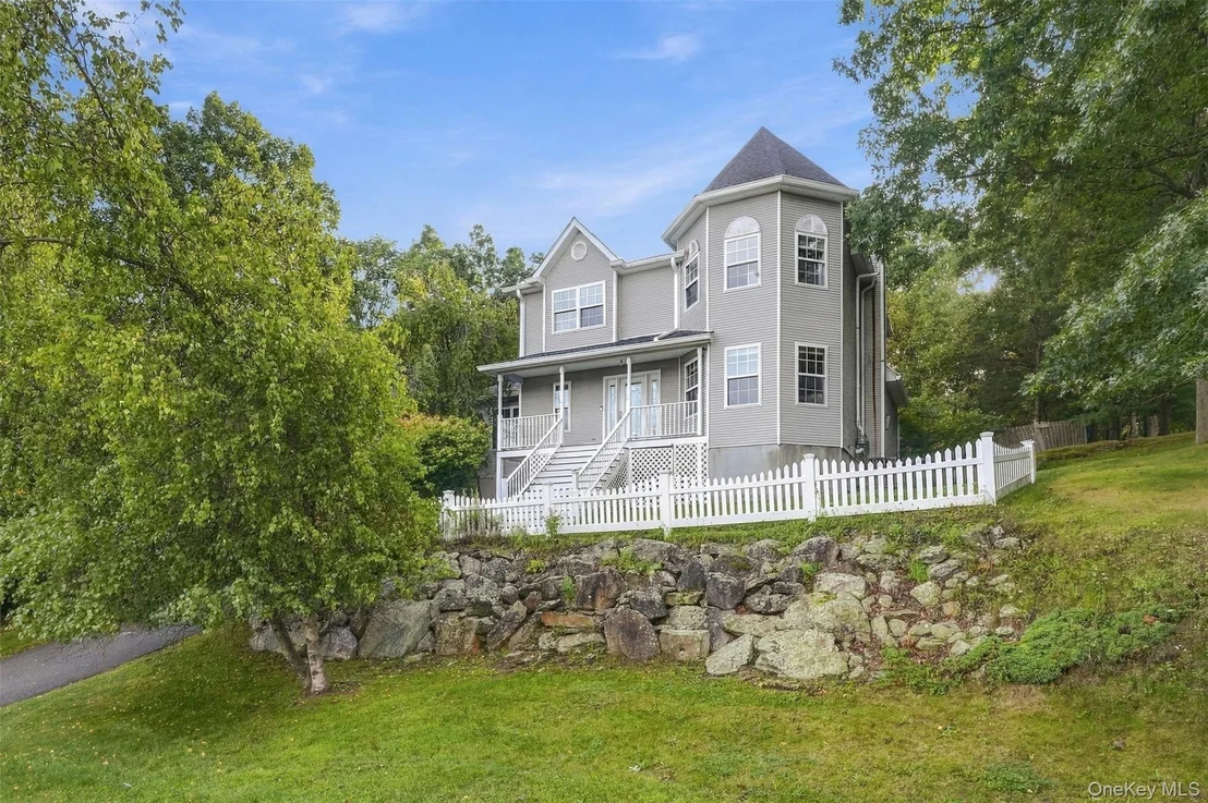 Photo of 16 Cambridge Circle
