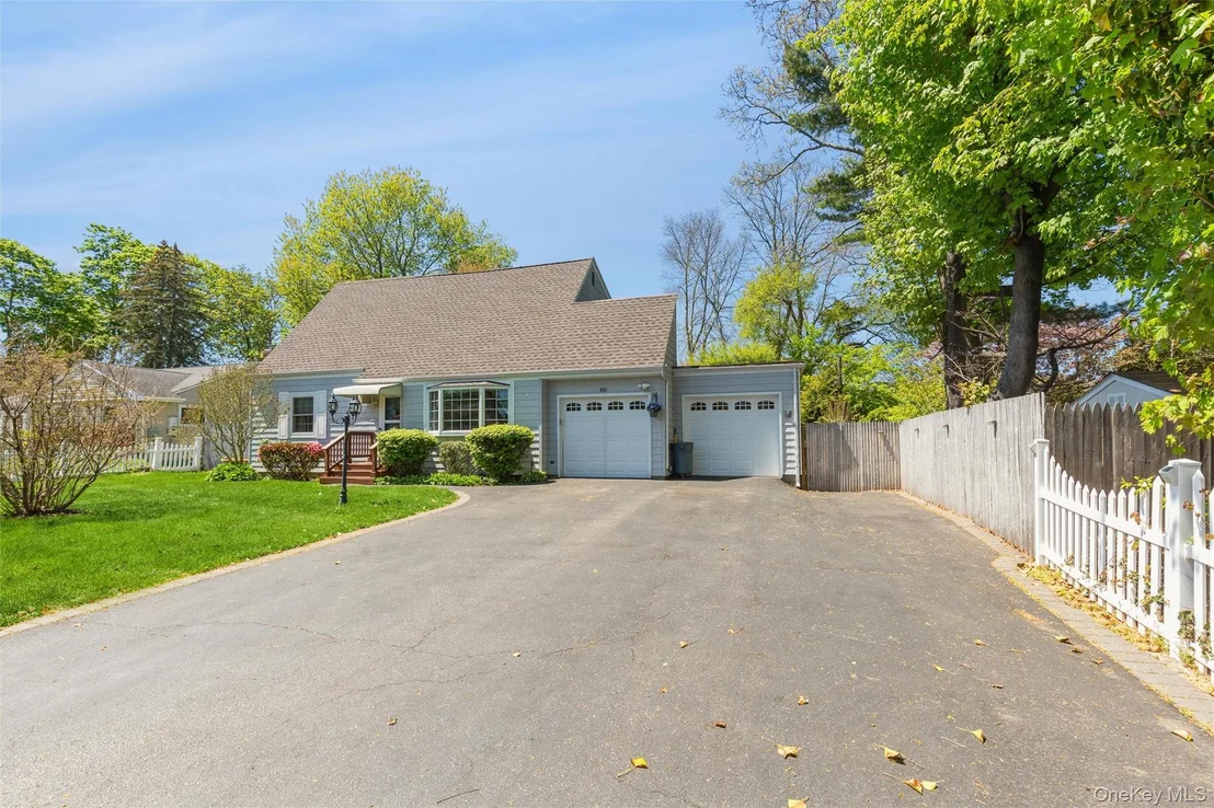 Photo of 458 Route 111 (Hauppauge Road)
