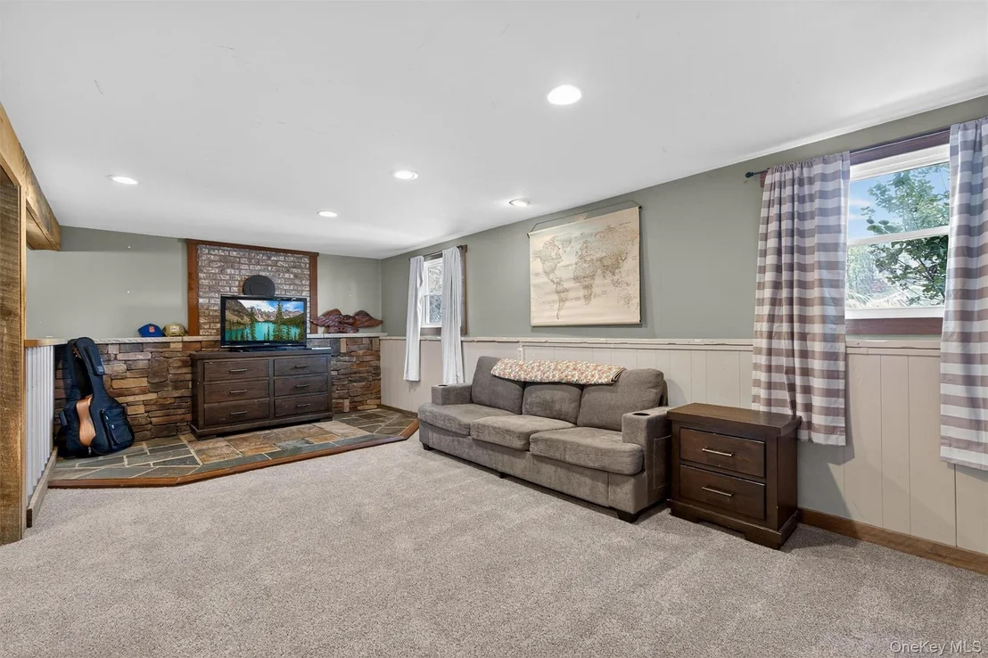 Photo of 85 Farries Avenue