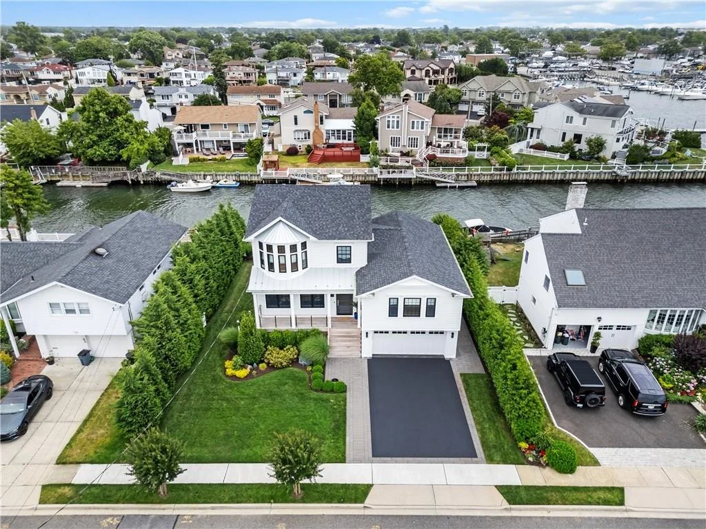 Photo of 2911 Harbor Road
