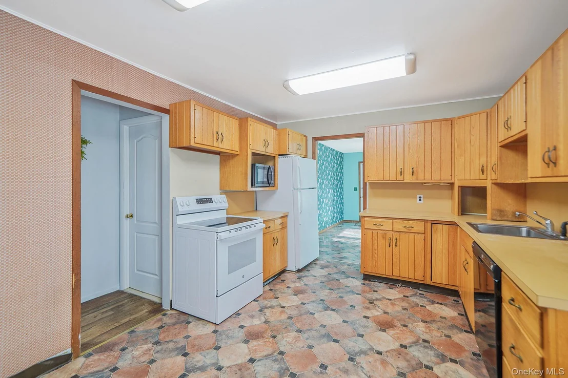 Photo of 24 E 6th Street