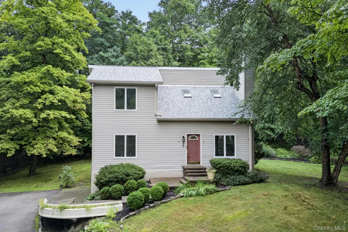 Photo of 305 Oak Lane