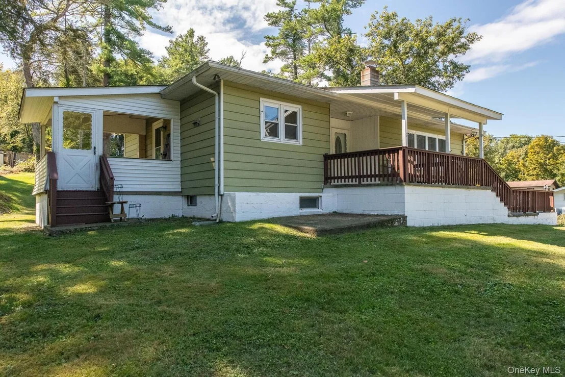 Photo of 44 Pine Woods Road