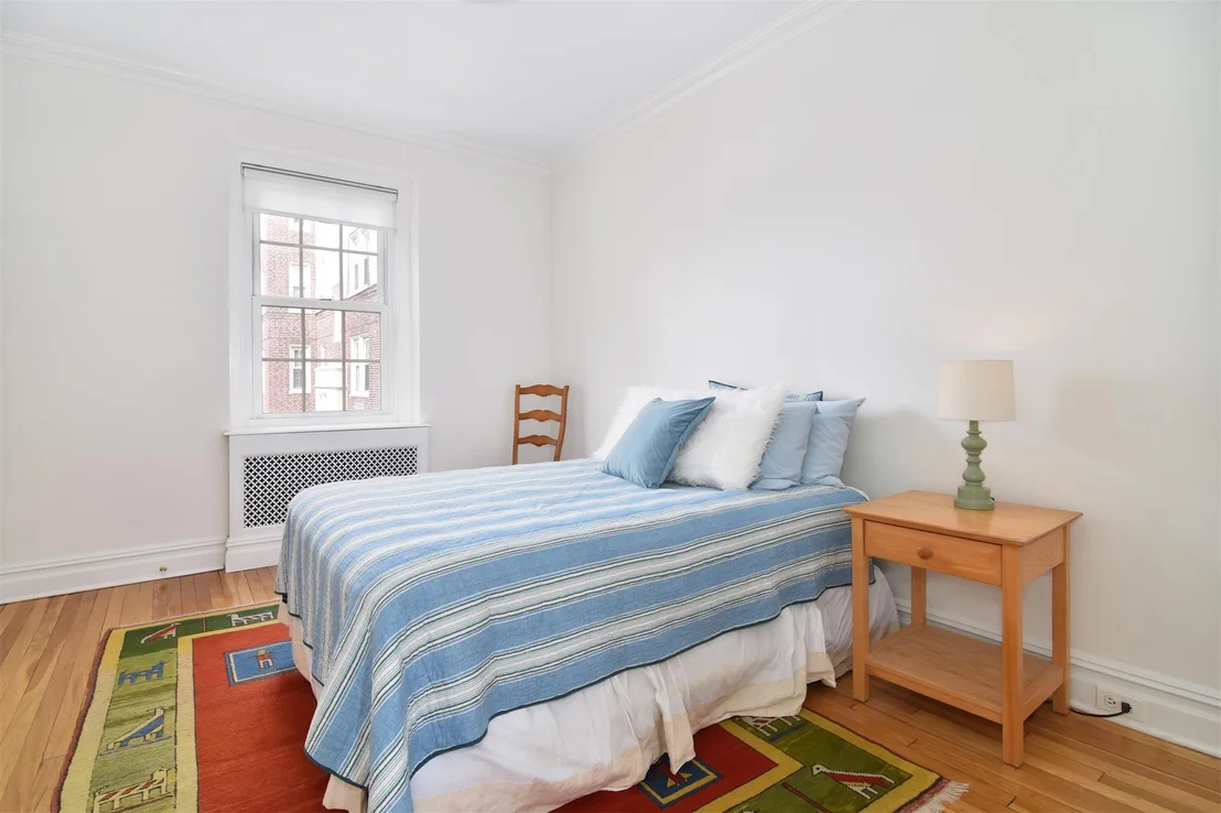 Photo of Unit 2A at 9 Tanglewylde Avenue