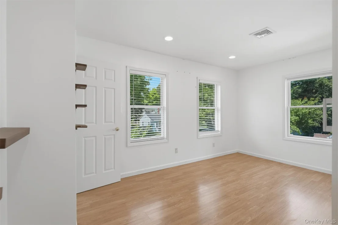 Photo of 10 Henmond Boulevard