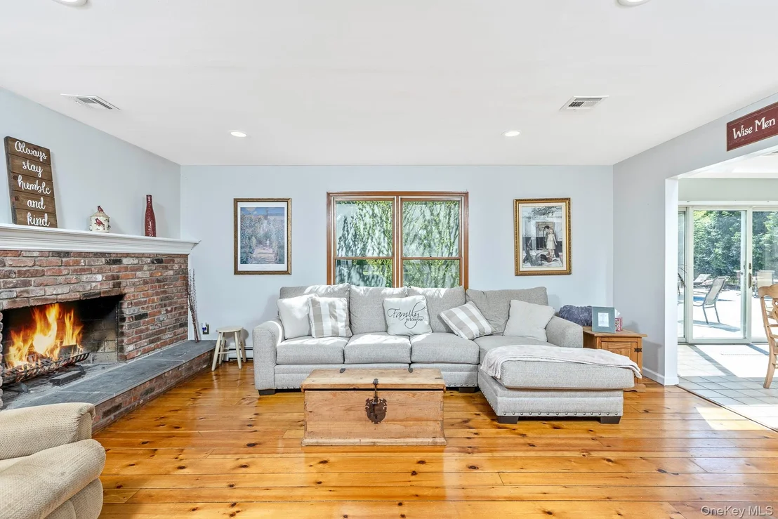 Photo of 41 Astor Avenue