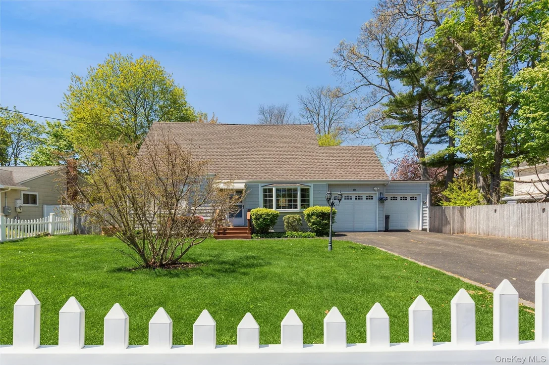 Photo of 458 Route 111 (Hauppauge Road)