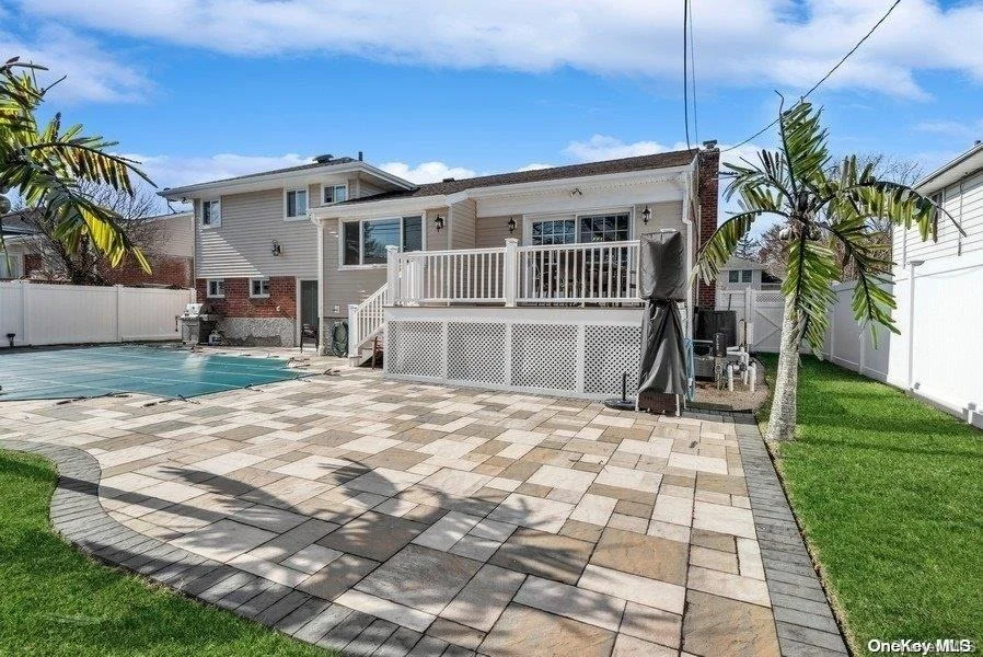 Photo of 28 S Oaks Boulevard