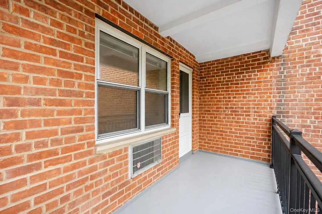 Photo of Unit 2M at 25 Chapel Place