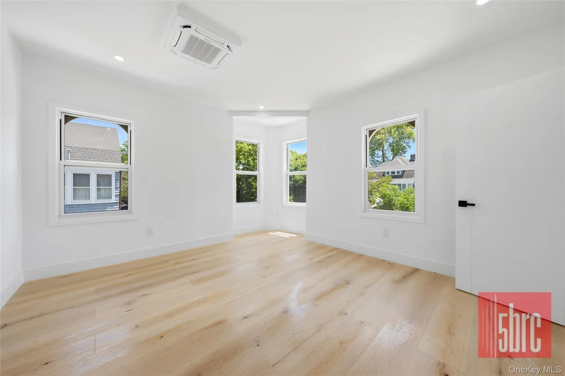 Photo of 1205 Beverley Road
