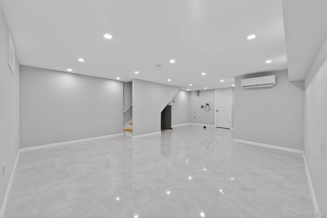 Photo of 592 Powell Street