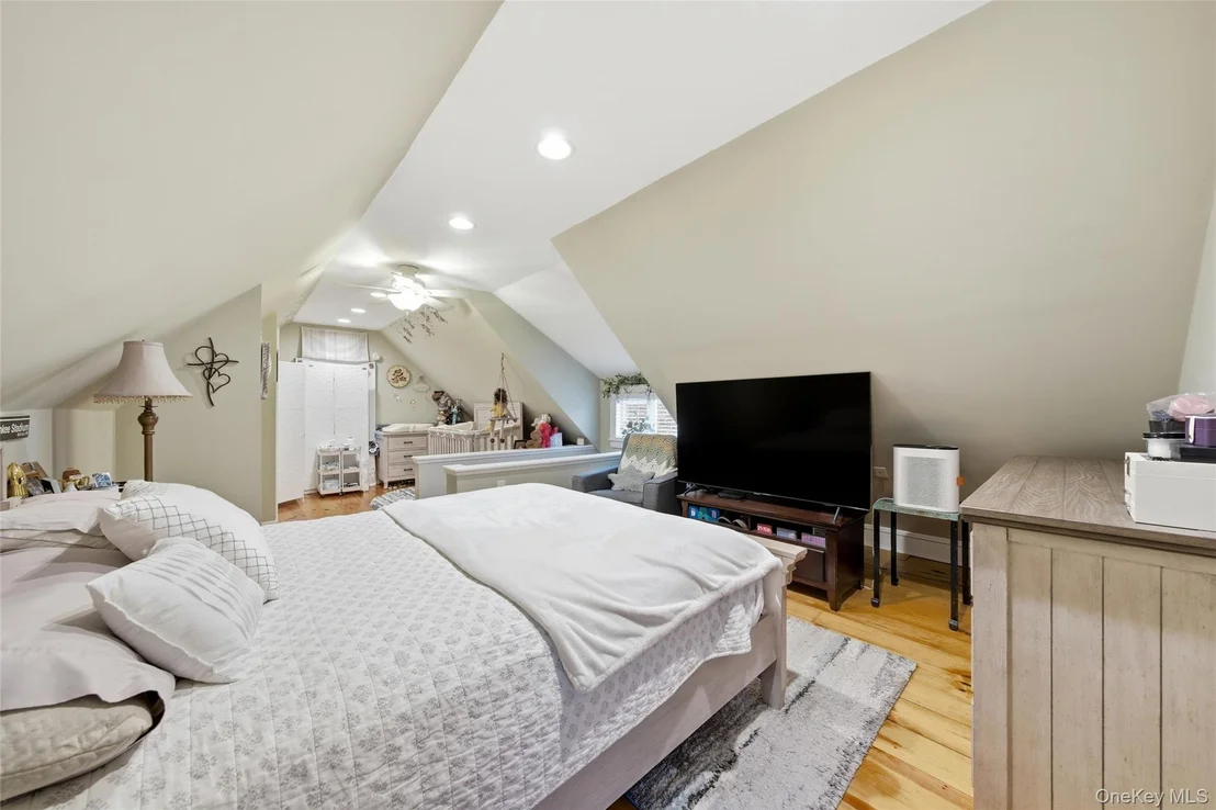 Photo of 544 Lombardy Boulevard