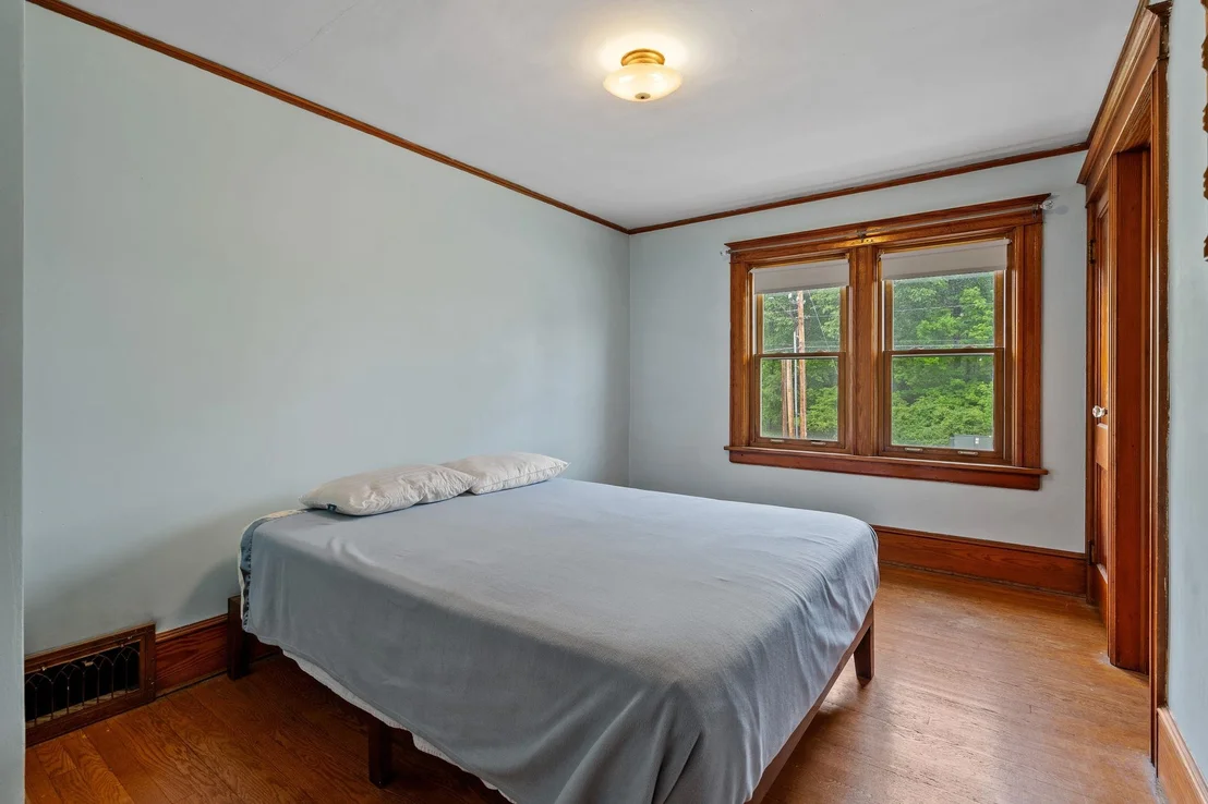 Photo of 323 Hooker Avenue