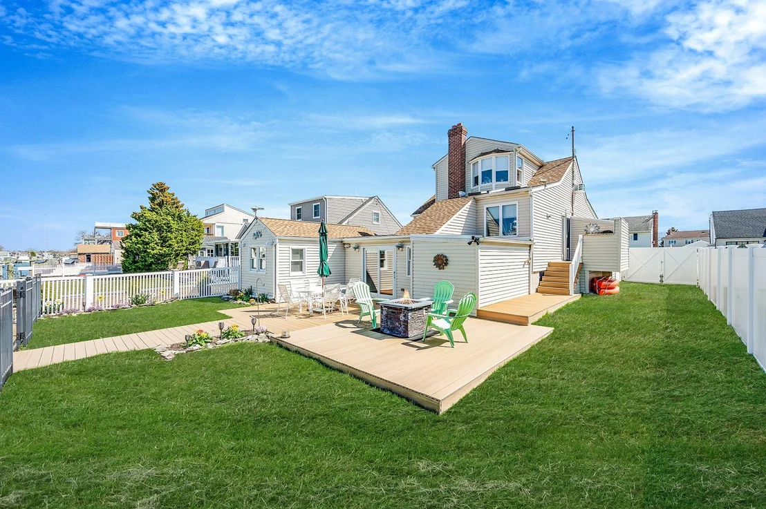 Photo of 320 East Drive