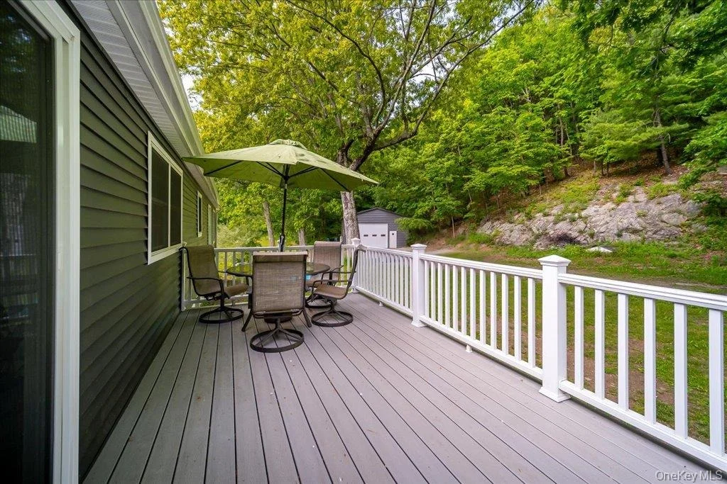Photo of 553 Lake Road