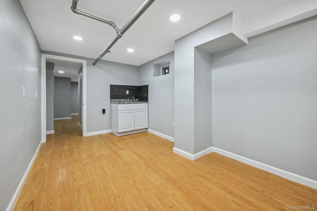 Photo of 73 Broadway